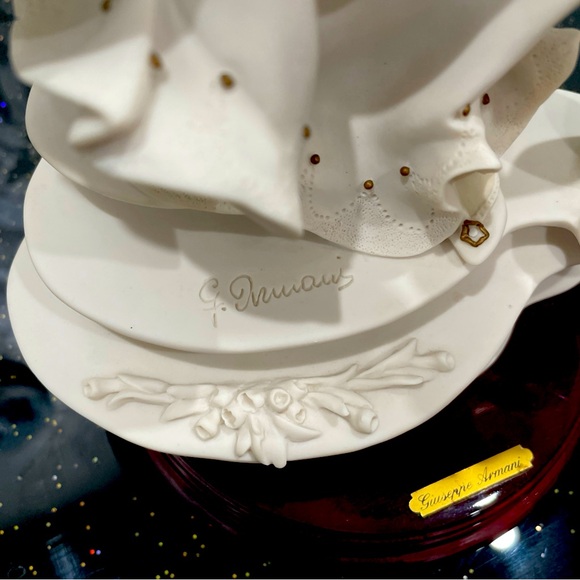 Giuseppe Armani Vintage Capodimonte Figurine " Bride on Balaustre" #0885F MINT - Picture 8 of 9